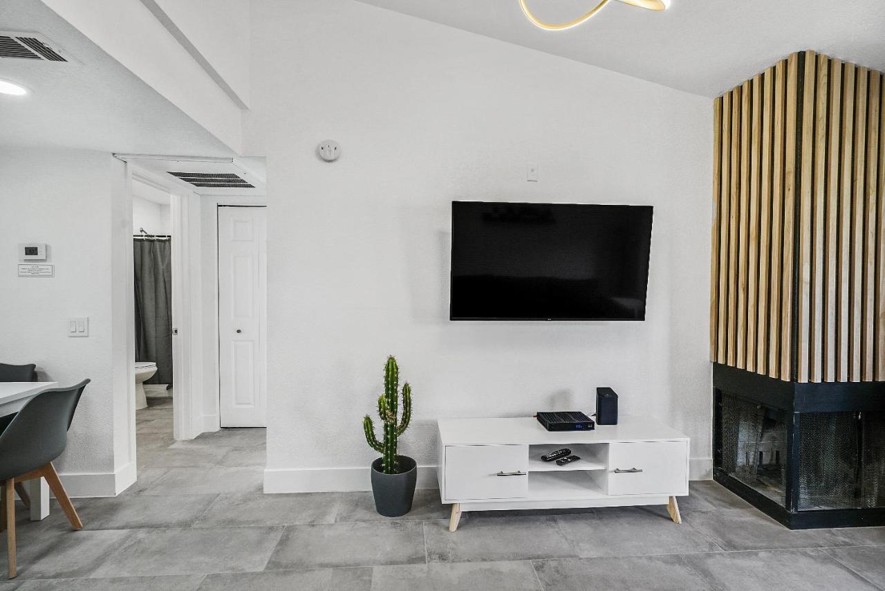 Condo Close To Strip And Raiders Stadium Лас Вегас Екстериор снимка