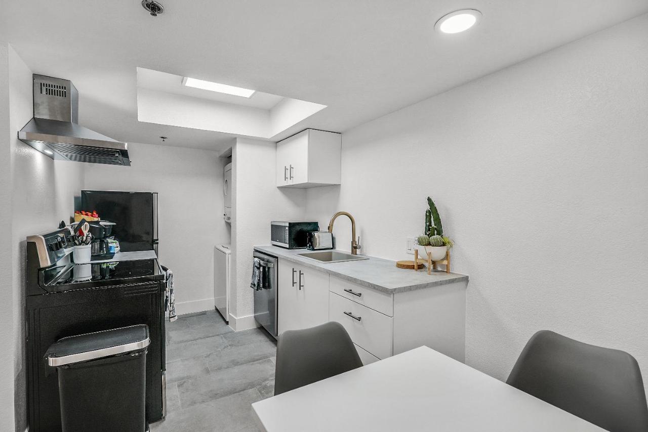Condo Close To Strip And Raiders Stadium Лас Вегас Екстериор снимка